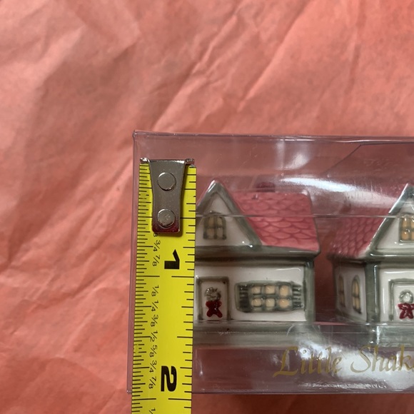 Kohl’s Holiday Village ceramic home salt and pepper shakers - Picture 5 of 5
